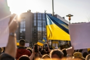 Европейцы злятся на украинских беженцев, сидящих на пособиях