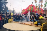 Масленица в Блинной столице России: исполинские блины и трехметровые сковородки тещи Лары