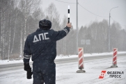 На трассах под Омском не проехать автобусам и грузовикам