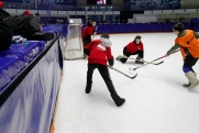 Южноуральская молодежь сыграла в хоккей в валенках: кто получил главный приз