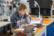 Травников порекомендовал молодежи раньше начинать работать в Новосибирской области