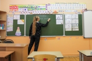 Стало известно, в каких районах Петербурга самые переполненные школы