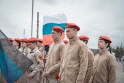 Молодежь ДНР возложила цветы у Азовстали в память о погибших за освобождение Мариуполя