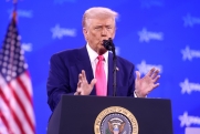 Трамп начинает первое зарубежное турне: куда отправится президент США