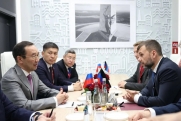 Якутия и ДНР обсудили совместные проекты на ПМЭФ