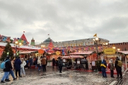 Петербуржцы тратят на еду на рождественских ярмарках в два раза меньше москвичей