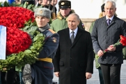 Путин почтил память павших воинов у Кремлевской стены