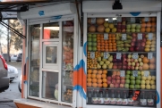 В Екатеринбурге составили список УК, которые ставят ларьки под окнами жильцов