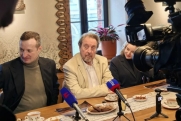 «Нет ничего лучше «Теслы»: отец Маска высказался о российском автопроме