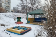 Полиция ищет вандалов, которые орудуют на детских площадках Салехарда
