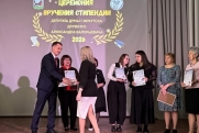 Вице-спикер иркутской гордумы вручил именную премию лучшим школьникам