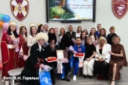 Свердловские медики и росгвардейцы провели КВН в честь Года единства народов России