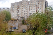 Ураган в Свердловской области: в Кушве срывает крыши и валит деревья