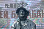 Мединский и Михалков открыли памятник Балабанову в Екатеринбурге