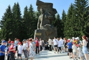 В Екатеринбурге после реставрации открыли памятник разведчику Николаю Кузнецову
