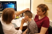 Благотворители помогли шестилетнему Мише, родившемуся весом 740 граммов, услышать мир и научиться говорить