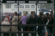 Иномарка влетела в остановку с людьми в Чебоксарах: есть погибшие
