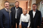Иркутские депутаты навестили 100-летнего ветерана авиазавода