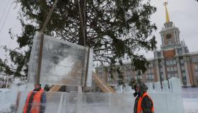 Как идет строительство ледового городка в Екатеринбурге: фото