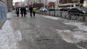 Не для слабонервных: полоса препятствий на тротуарах Екатеринбурга