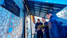 Свердловские добровольцы ВСКС поздравили сотрудниц МЧС России с 8 Марта
