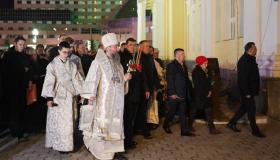 В Екатеринбурге губернатор и мэр приняли участие в пасхальном богослужении