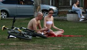 Пришедшая в Екатеринбург жара заставила горожан пойти на пляж: фото