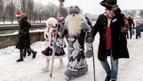 В Калининграде состоялся благотворительный забег Дедов Морозов: фото