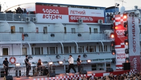Концерт Преснякова и Подольской на теплоходе и 21 тысяча зрителей: в Перми открылся фестиваль «Город встреч»