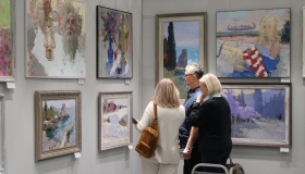 Кадры с выставки «АРТ МИР 2026»: искусство 18 стран на Нижегородской ярмарке