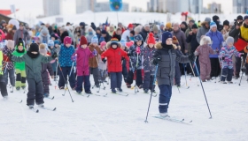 «Лыжня России» в Екатеринбурге: губернатор, мэр и забег для самых юных лыжников