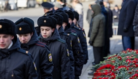 «Спасибо защитникам»: во Владивостоке почтили память героев в День защитника Отечества