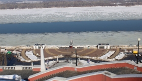 Снег тает, город оживает: весенний фоторепортаж с улиц Нижнего Новгорода