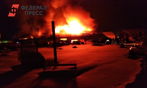 Лагуна горит. Светящееся озеро гипселенд в австралии. Залив джервис австралия. Мальдивы остров ваадху море. Пожар сочи 2021.