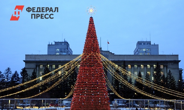В Красноярске с салютом открыли главную ёлку на Татышеве / Новости общества Крас