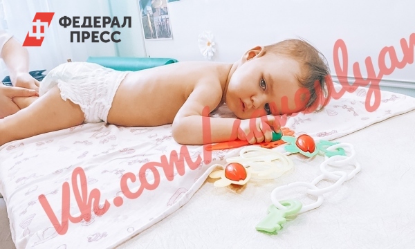 Малышке больно большим. Девочка с орфаннм заболеванием. У ребенка болит живот. Маленькая девочка в больнице фото. Младенец болит живот.