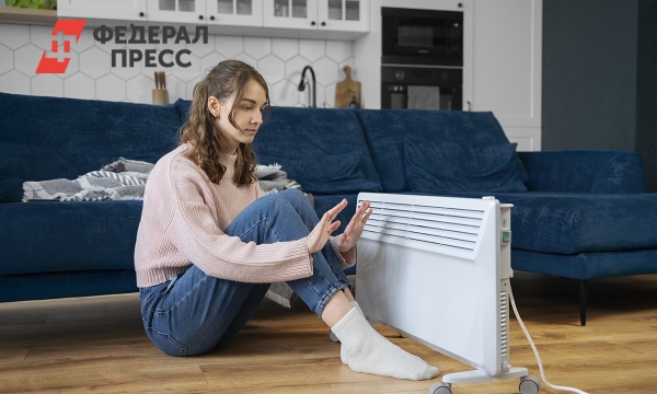 Отопление в вологде 2025 когда. Конец отоплению. возле обогревателя. отключили отопление.