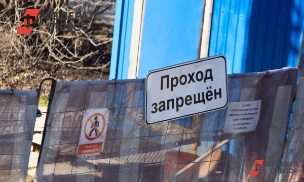 В Вологде на прохожих упал забор возле стройплощадки | Вологодская ...