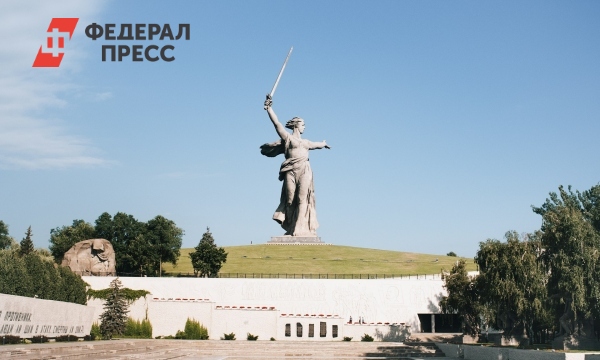 Общественник потребовал переодеть Родину-мать в Волгограде ...