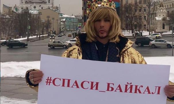 Сергей Зверев на пикете против завода на Байкале