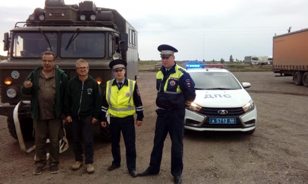 Свердловские полицейские спасли двух путешественников из Германии