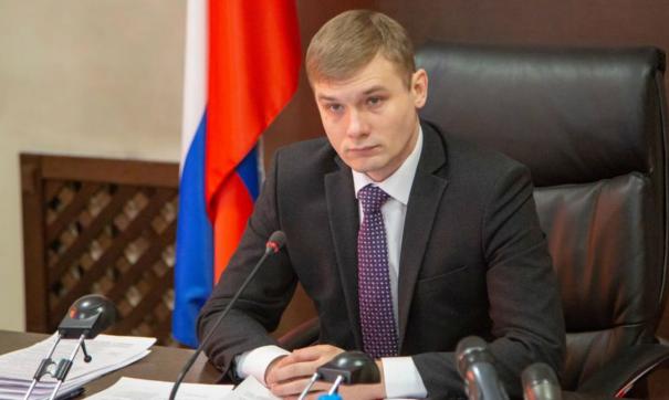 По мнению политолога, Валентин Коновалов «стремительно теряет кредит доверия»