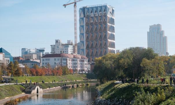 В Екатеринбурге после реконструкции открыли набережную за 130 миллионов