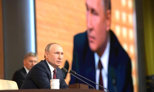 Политический консультант Алена Август считает, что Владимир Путин по-прежнему умеет держать удар и не разочаровывает