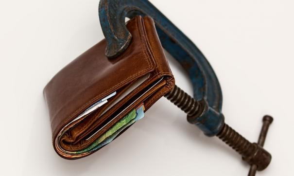 247 производств. Судебные приставы требуют от сына экс-менеджера Антипинского НПЗ выплаты долгов по зарплате