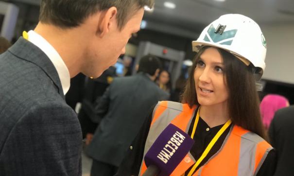 Журналист из Екатеринбурга на пресс-конференцию Путина надела оранжевый жилет