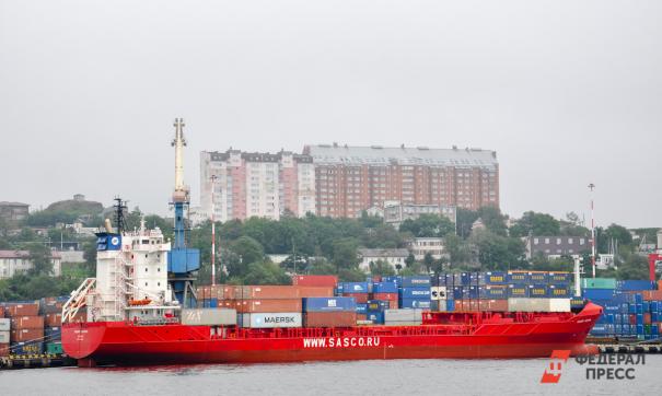 Атомный контейнеровоз везет груз для проекта «Арктик СПГ2»