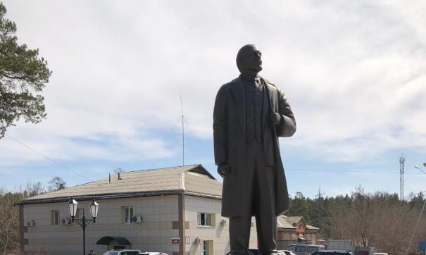 Памятник Ленину установили на пересечении центральных улиц Саянска