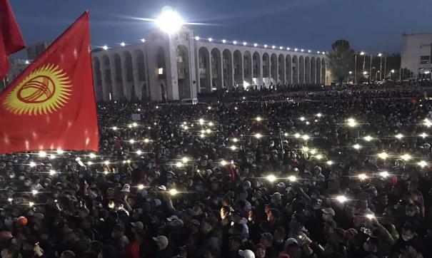 Беспорядки в Бишкеке сегодня продолжаются: на фоне протестов мэр подал в отставку