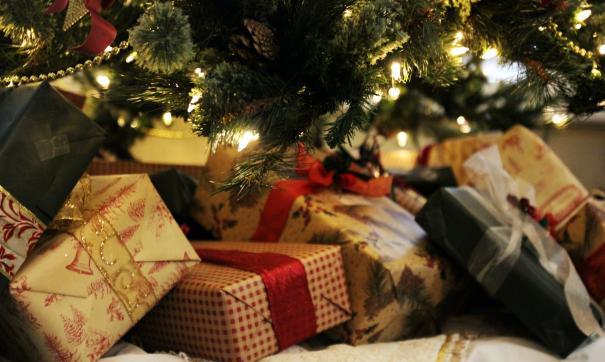 Названы новогодние подарки, через которые легче передается коронавирус